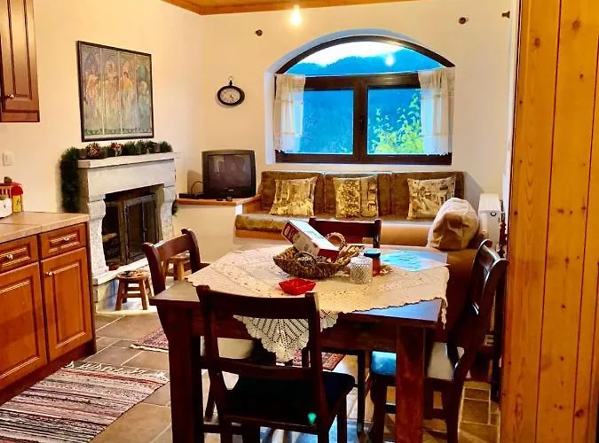 Elati's Traditional And Cosy